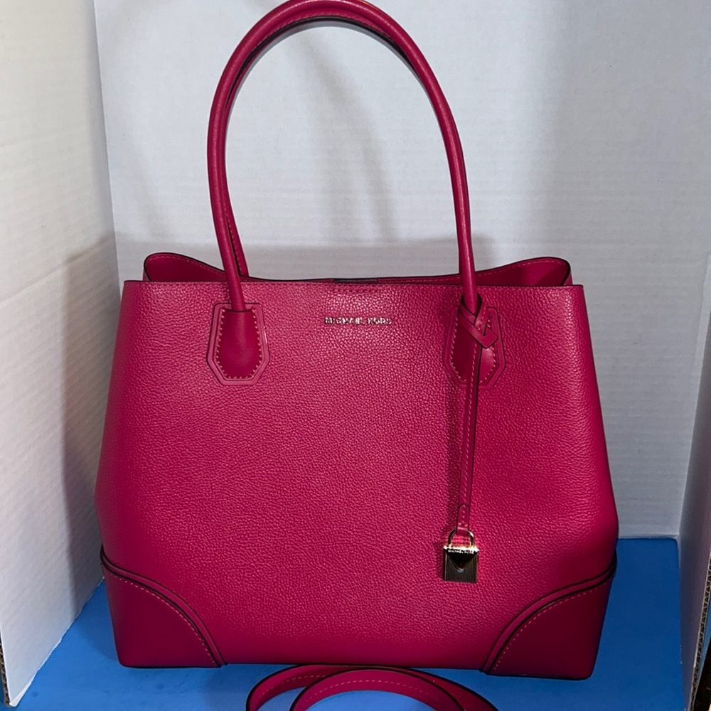 Michael Kors Ultra Pink Leather Tote Like New! 14” wide, 11.5” tall, 6.5” depth